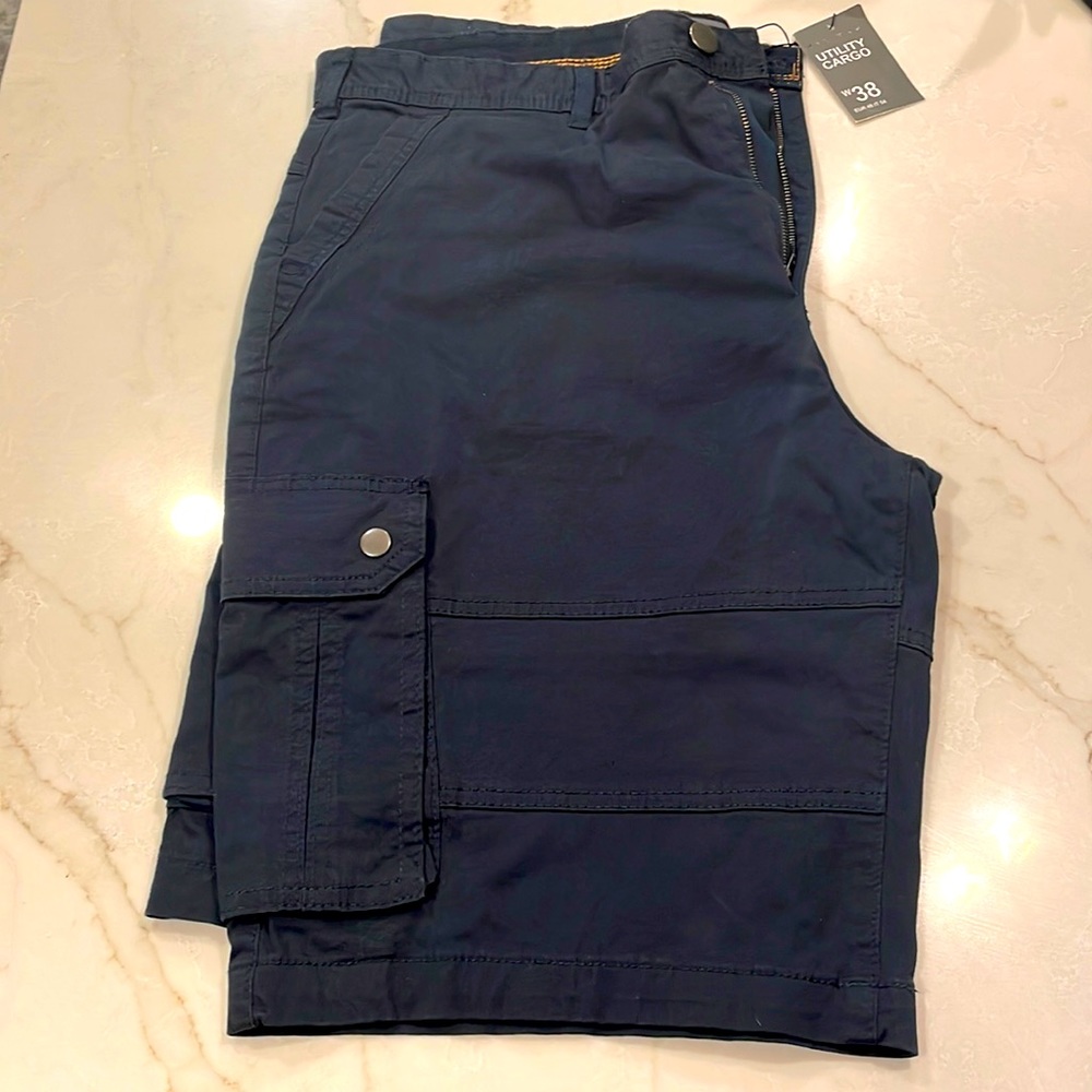 NAVY UTILITY CARGO SHORTS NWT